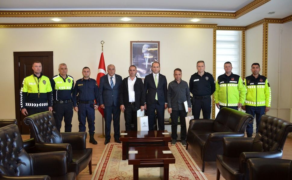 Afşin’de Trafik Kurallarına Uyan Örnek Sürücüler Ödüllendirildi