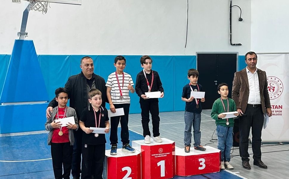 Afşinli Öğrencilerden Elbistan’da Büyük Satranç Başarısı