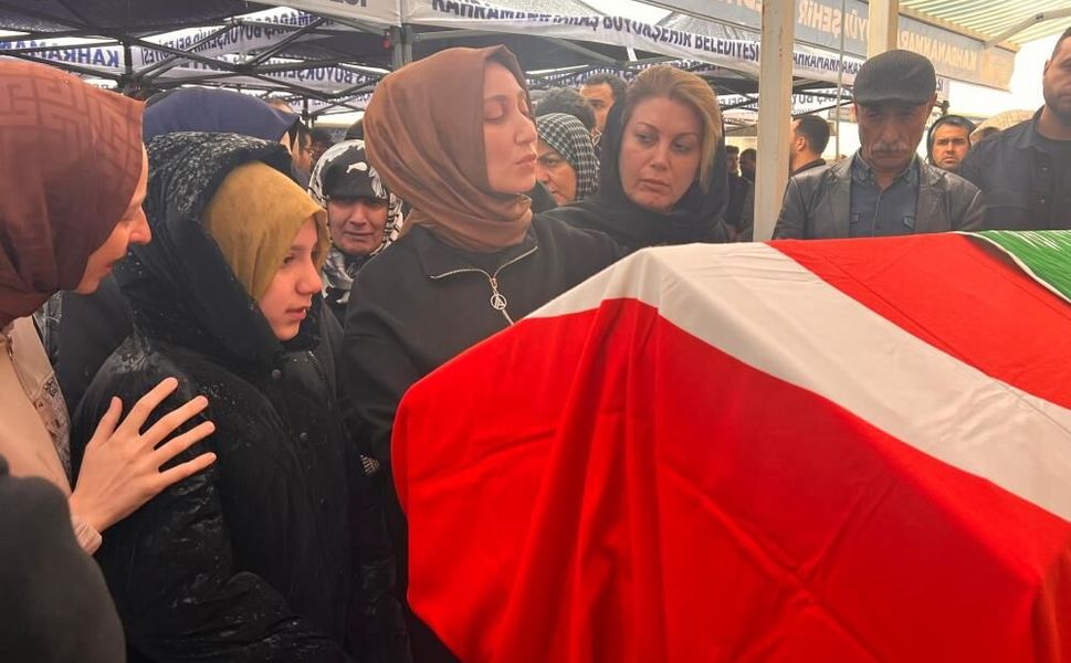 Almina’nın Son Yolculuğunda Annenin Ağıtları Yürek Yaktı