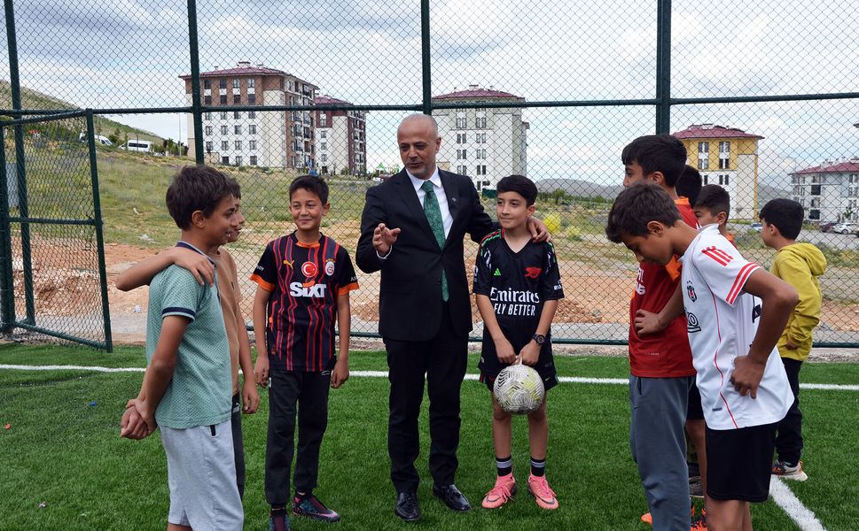 Başkan Kıraç, Çocuklarla Halı Sahada Buluştu