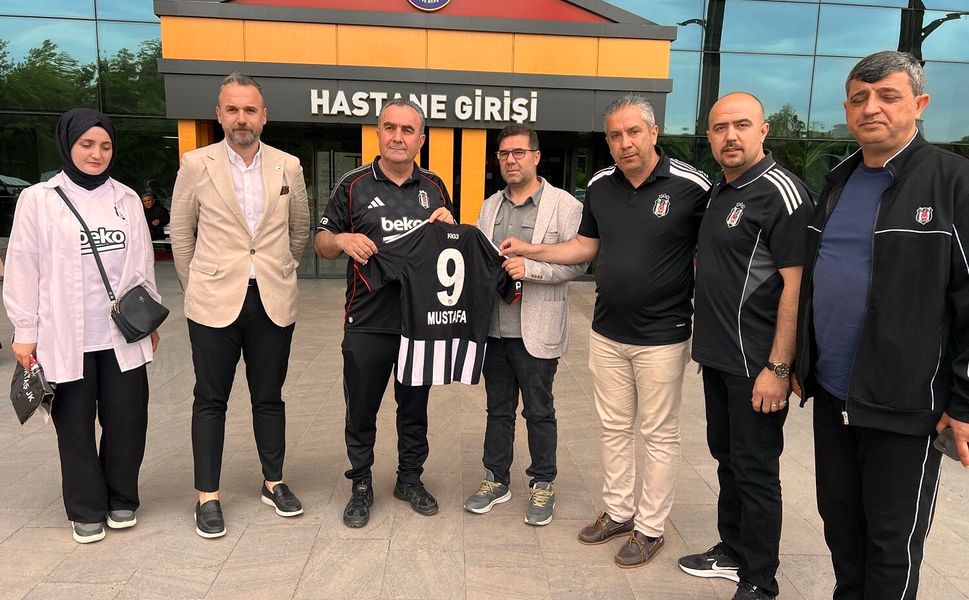 Beşiktaş Taraftarlarından Yaralı Mustafa’ya Moral Ziyareti