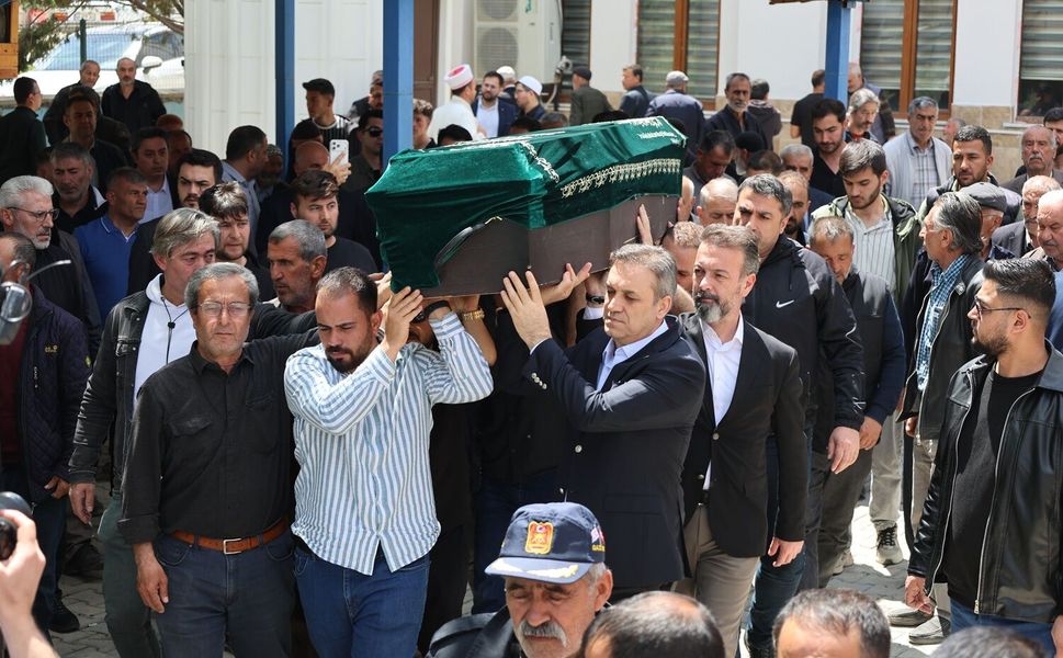 Cinayete Kurban Giden Kübra Yapıcı Ekinözü’nde Son Yolculuğuna Uğurlandı