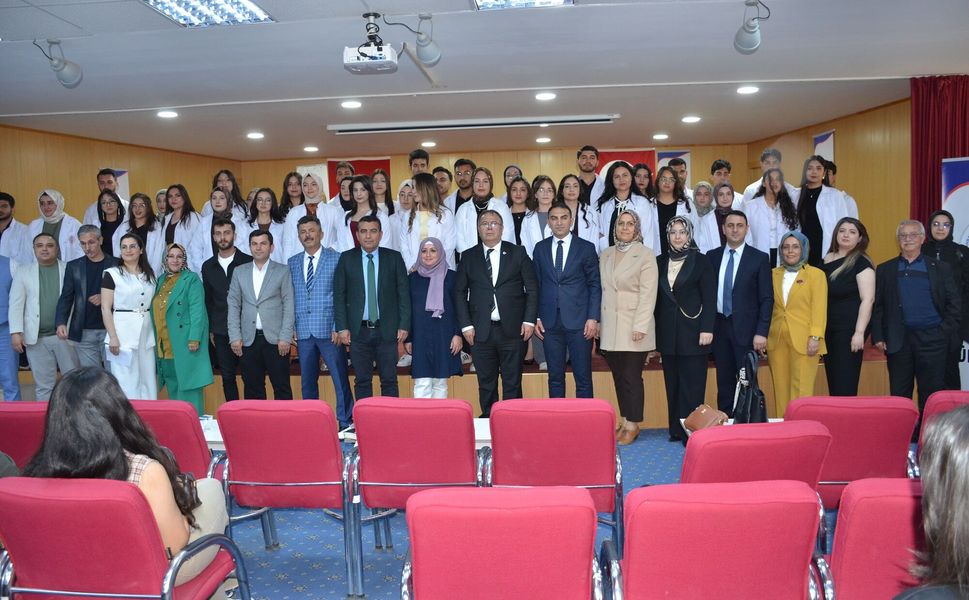 Afşin’de Geleceğin Hemşireleri Beyaz Önlüklerini Giydi