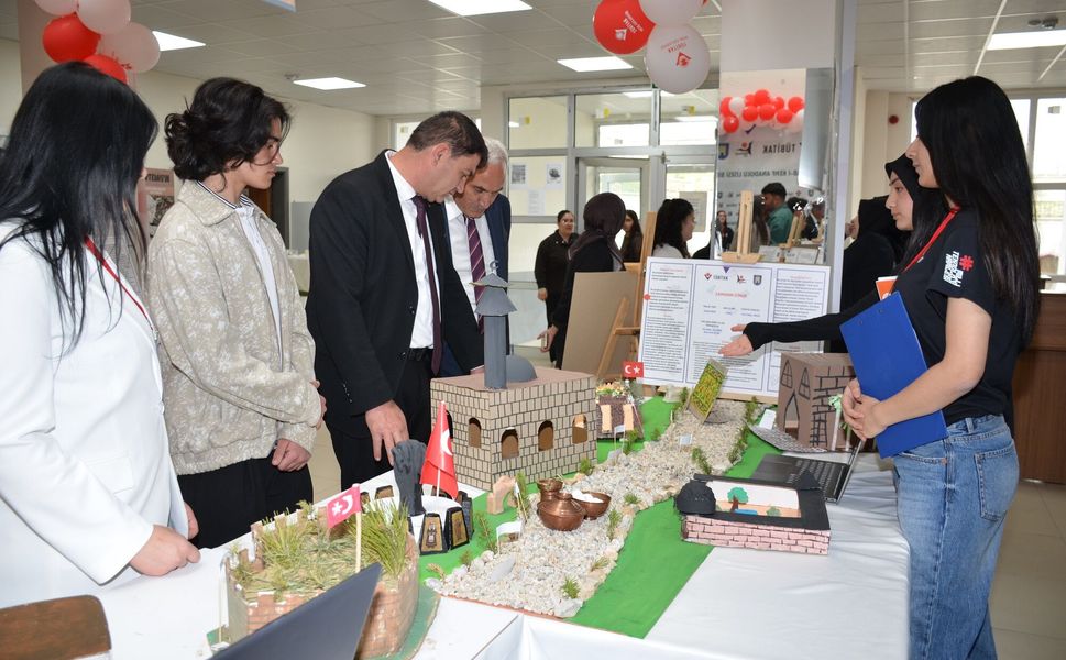 Eshab-ı Kehf Anadolu Lisesi’nde TÜBİTAK Bilim Fuarı Açıldı