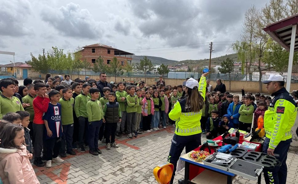 Afşin’de Trafik Bilincini Artırmaya Yönelik Etkinlikler Düzenleniyor
