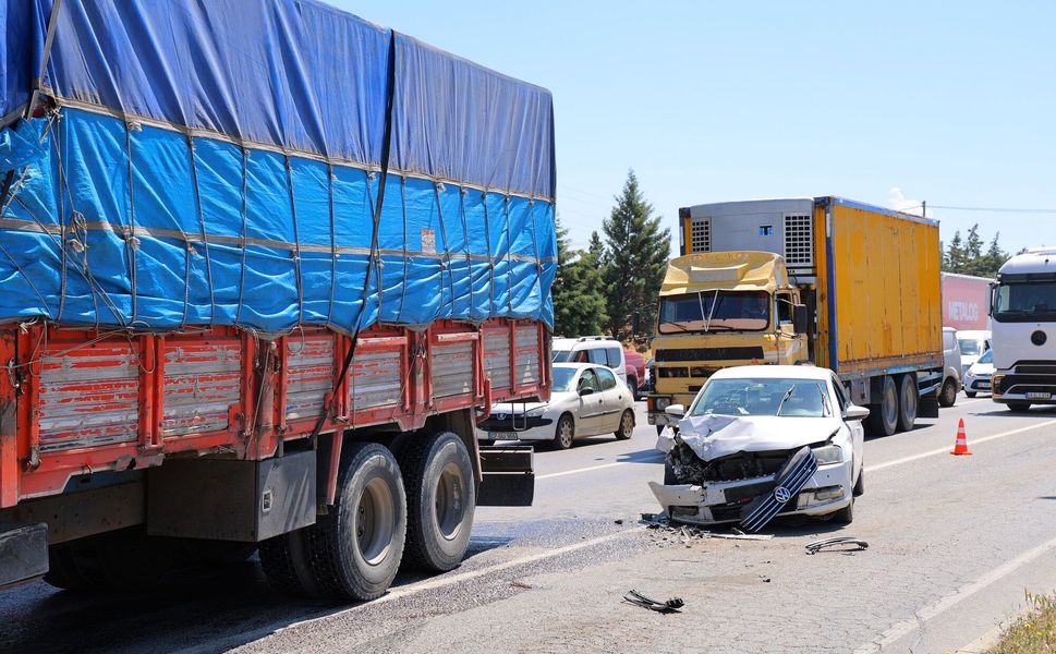 2 Farklı Trafik Kazasında 2 Kişi Yaralandı