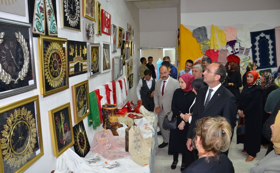 Afşin’de Hayat Boyu Öğrenme Haftası Sergisi Yoğun İlgi Gördü
