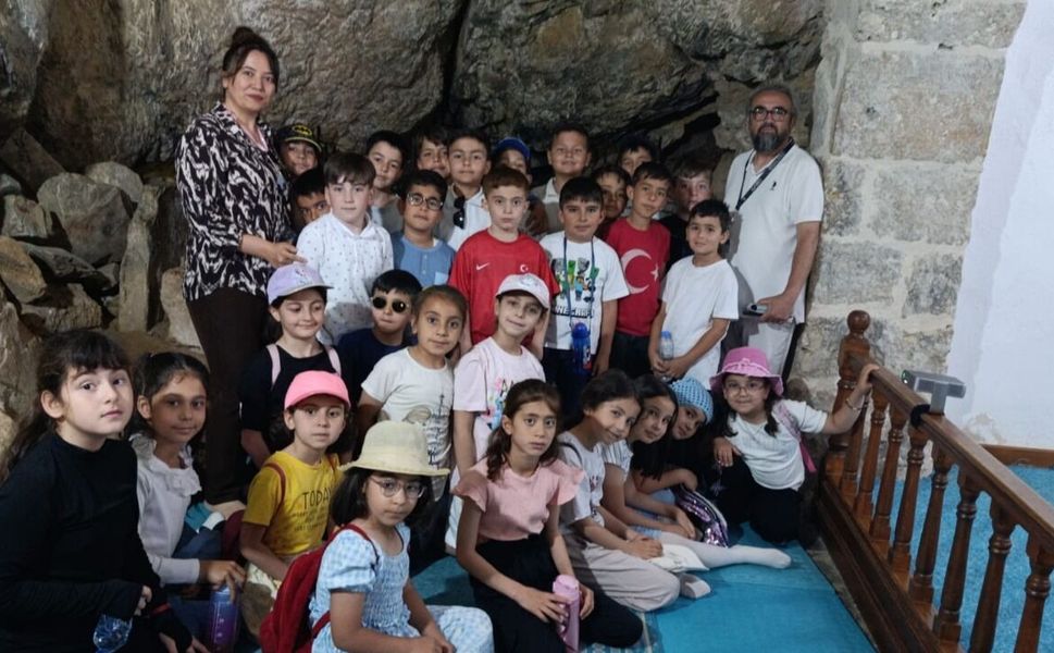 Afşin’de Öğrencilerden Eshab-ı Kehf’e Kültürel Ziyaret