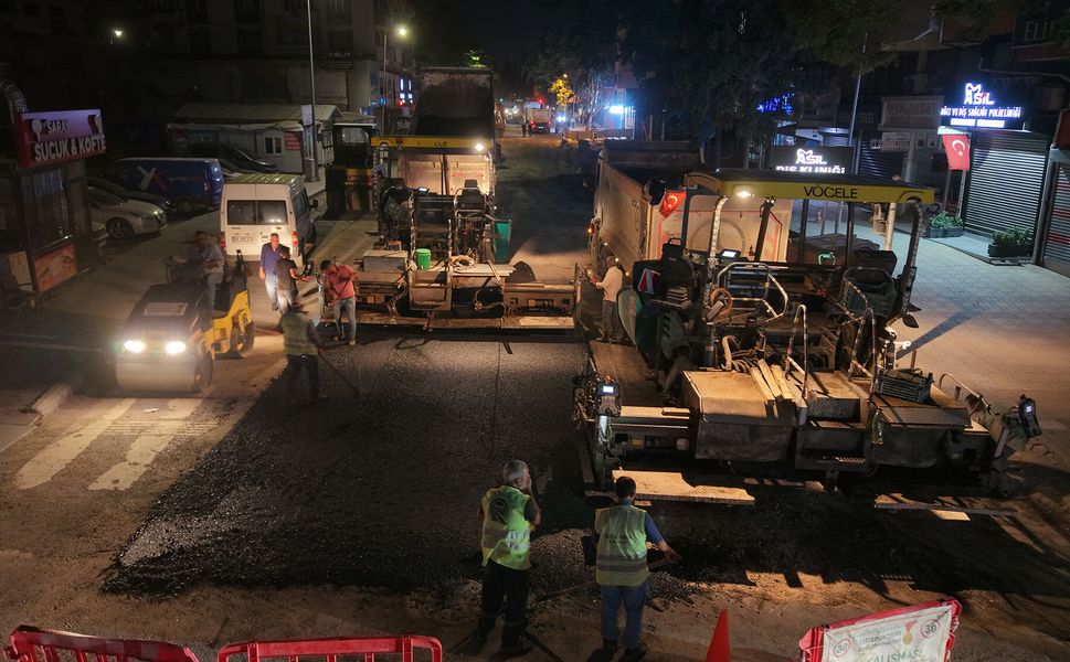 Büyükşehir Belediyesi Asfalt Mesaisini Gece Gündüz Sürdürüyor