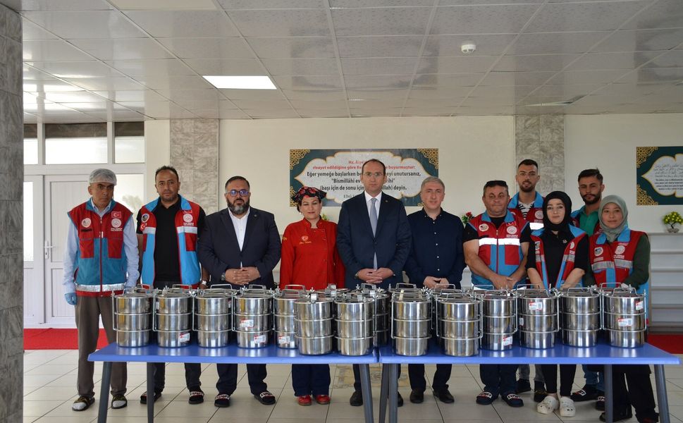 Afşin’de Gönülleri Isıtan Proje: İhtiyaç Sahiplerine Sıcak Yemek Desteği
