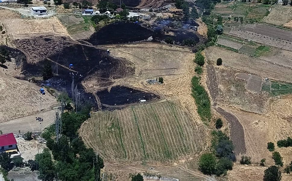 Helikopter Destekli Müdahaleyle Orman Yangını Söndürüldü