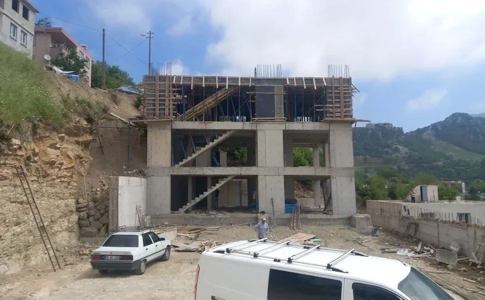 İnşaattan Düşen İşçi Ağır Yaralandı