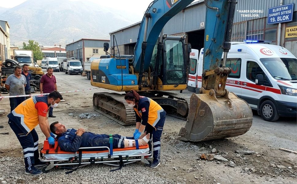 İş Makinesi İşçinin Ayağının Üzerinden Geçti