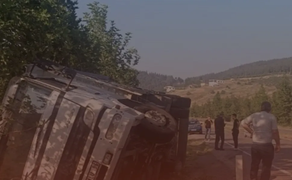 Otomobil Traktöre Çarptı: 1 Yaralı