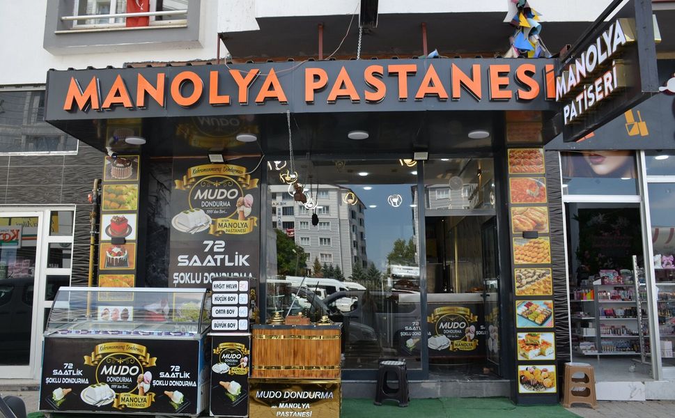 Manolya Pastanesi Yeni Yerinde Hizmet Vermeye Başladı