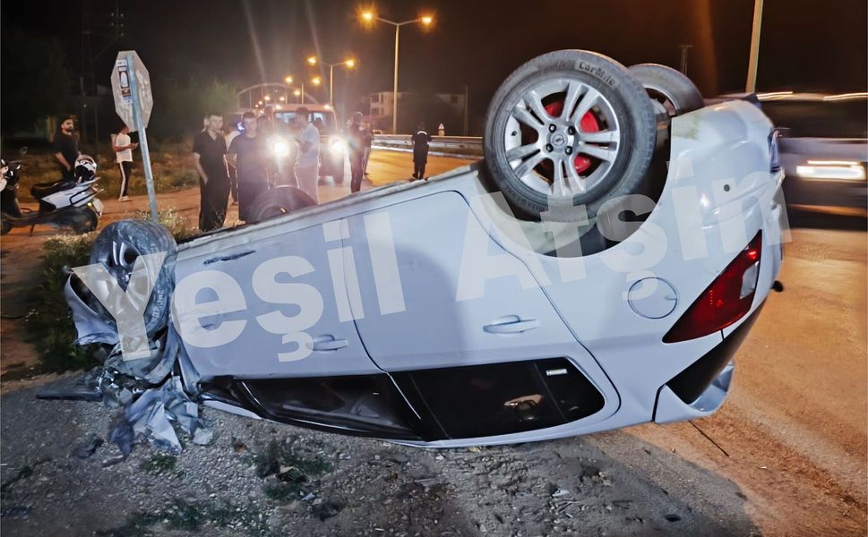 İki Otomobil Takla Attı: 3 Kişi Yaralandı