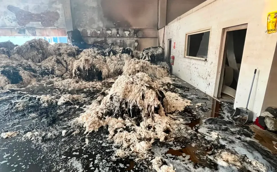 Fabrika Yangını: Ekipler Alevleri Kontrol Altına Aldı