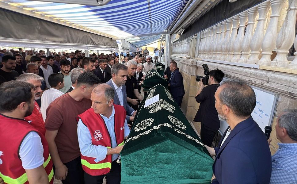 Yangında Hayatını Kaybeden Engelli 3 Kardeş Toprağa Verildi
