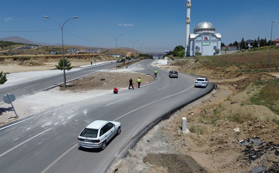 Afşin'de Kazaların Yaşandığı Kavşakta Trafik Polisi Önlem Aldı