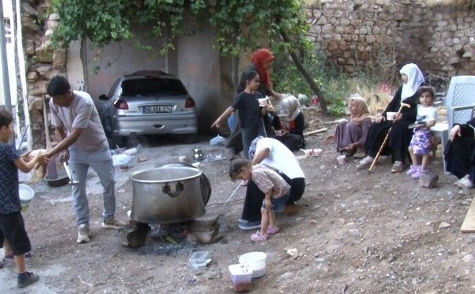 Aşure Geleneği Yaşatılıyor: İmeceyle Hazırlanıp Paylaşıldı