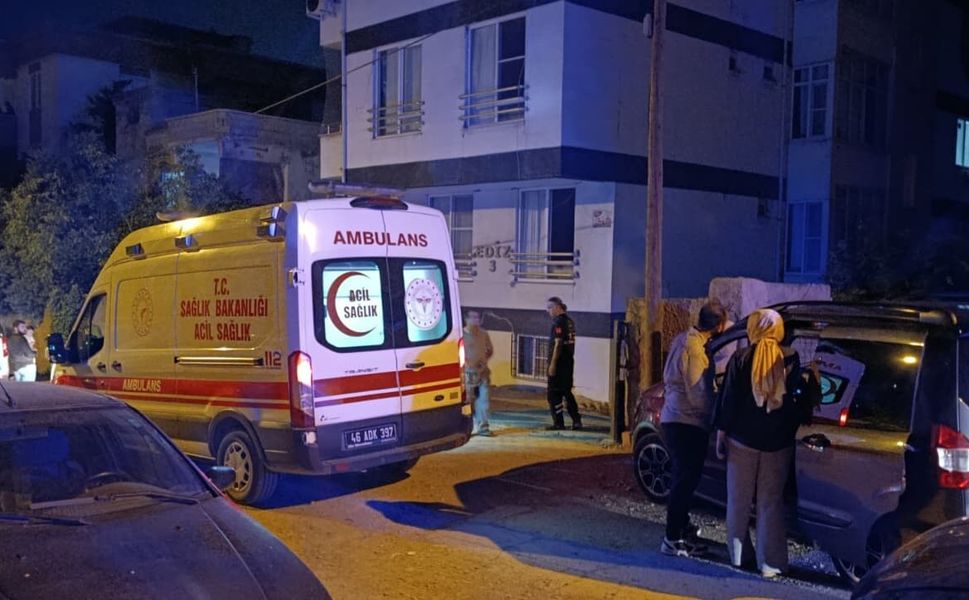 Bıçaklı Dehşet: 27 Yaşındaki Genç Ağır Yaralandı