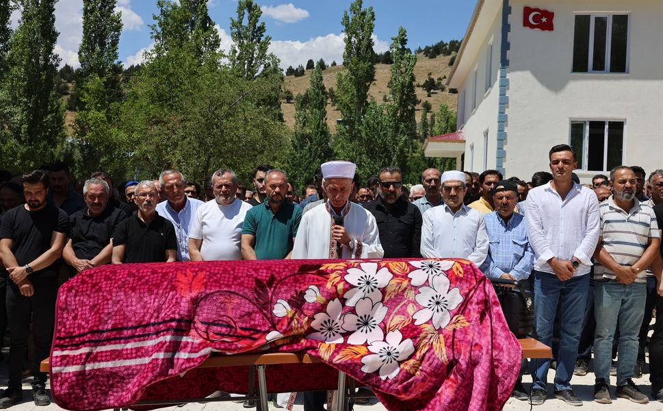 Bolu'daki Otobüs Kazasında Hayatını Kaybeden Göksunlu Vatandaş Toprağa Verildi