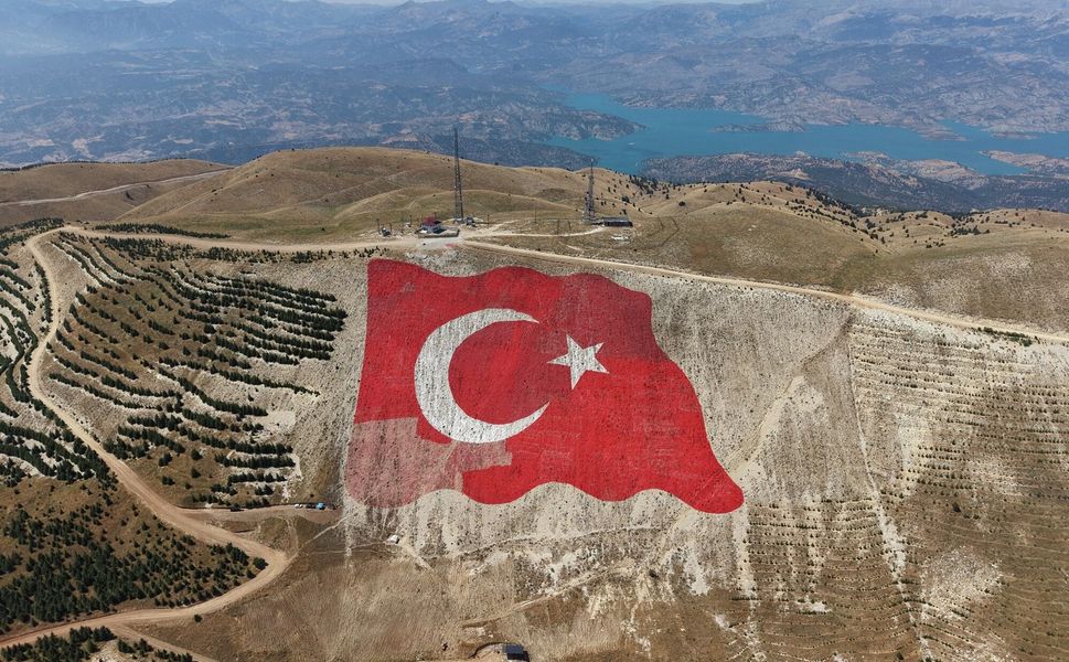 Dünyanın En Büyük Türk Bayrağı Yeniden Eski Görkemine Kavuştu