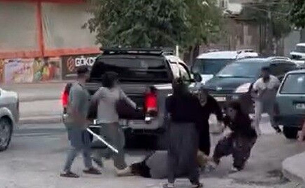 Kadınlar Arasında Sopalı Kavga: 2 Yaralı