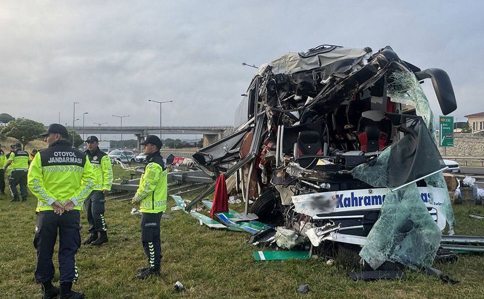 Kahramanmaraş Plakalı Yolcu Otobüsü Bolu'da Kaza Yaptı: 5'i Ağır 15 Yaralı