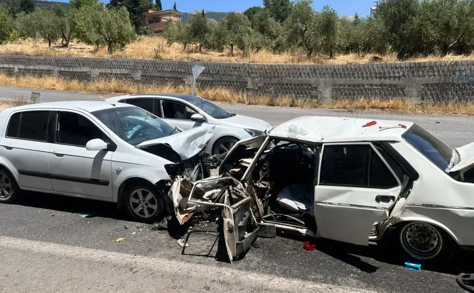 Feci Kaza: İki Otomobil Çarpıştı, 2 Yaralı