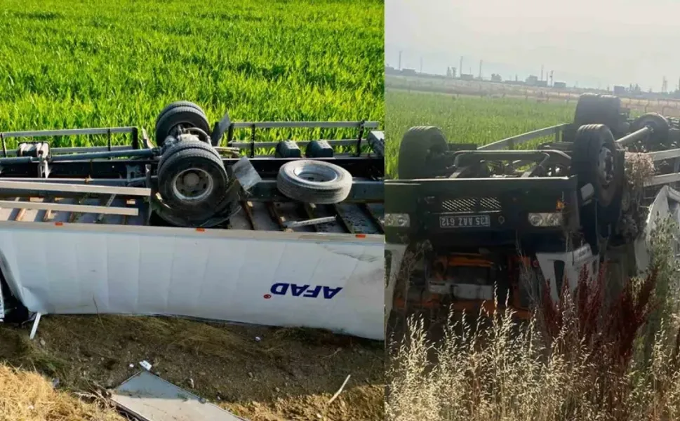 Kahramanmaraş’tan Yola Çıkan AFAD Tırı Devrildi: 2 Kişi Yaralandı