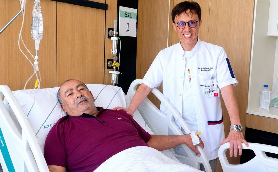 Kronik Hastalığına Rağmen Aynı Seansta Çifte Ameliyat