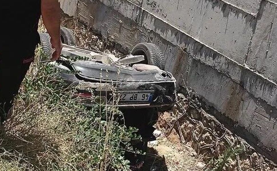 Otomobil Sulama Kanalına Düştü: Sürücü ve 3 Çocuk Kurtarıldı