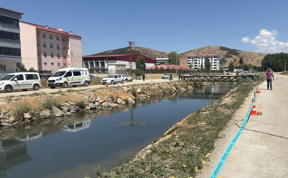 82 Yaşındaki Adam Çaya Düşerek Boğuldu
