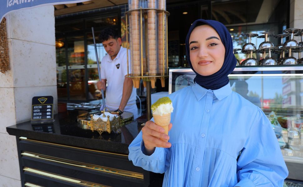 Maraş Dondurması’nda Yaz Yoğunluğu! 30’dan Fazla Ülkeye İhraç Ediliyor