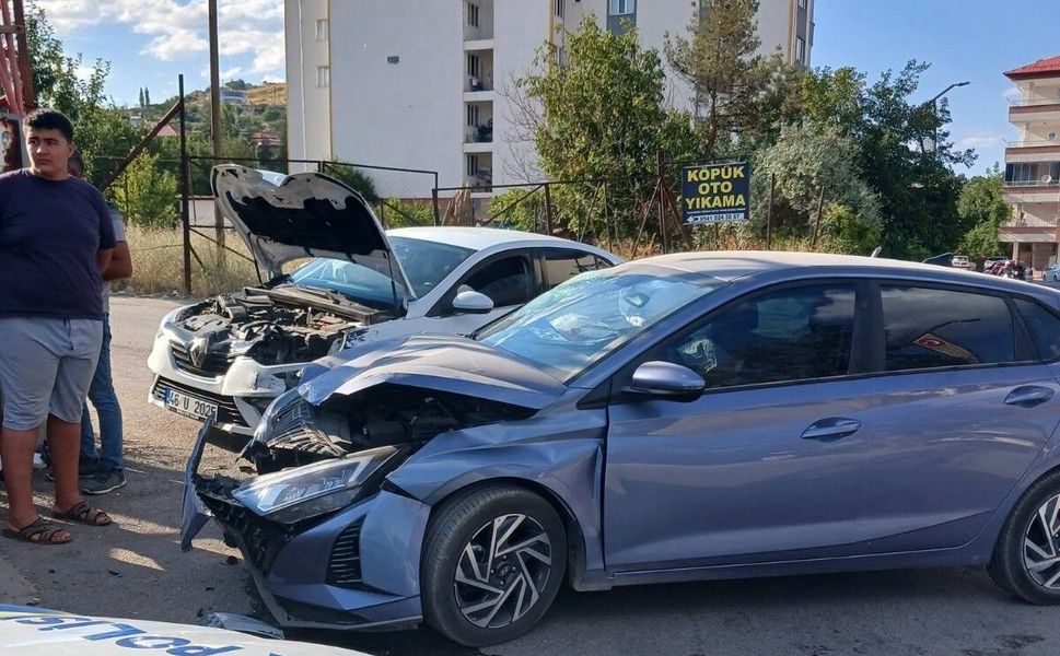 Afşin’de Kazaların Eksik Olmadığı Köşoğlu Caddesi’nde Yine Kaza