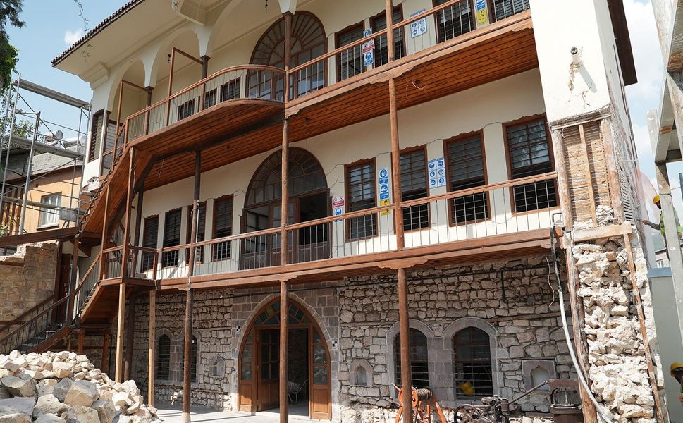 “Depremde Hasar Gören 200 Yıllık Kocabaş Konağı Yeniden Ayağa Kalkıyor”