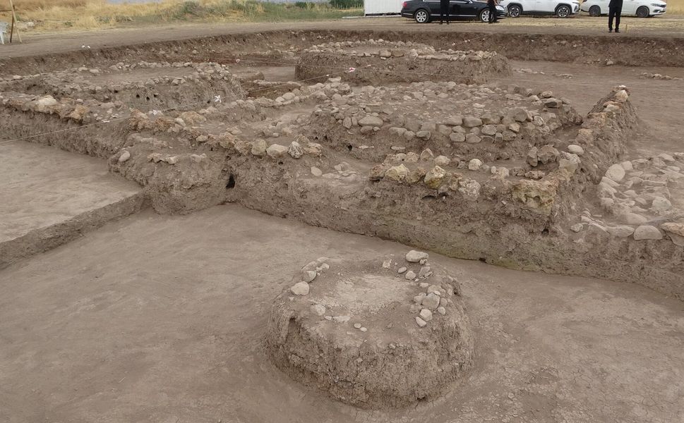 Domuztepe’de MÖ 9000 Yıl Öncesine Işık Tutan Kalıntılar Gün Yüzüne Çıkarılıyor