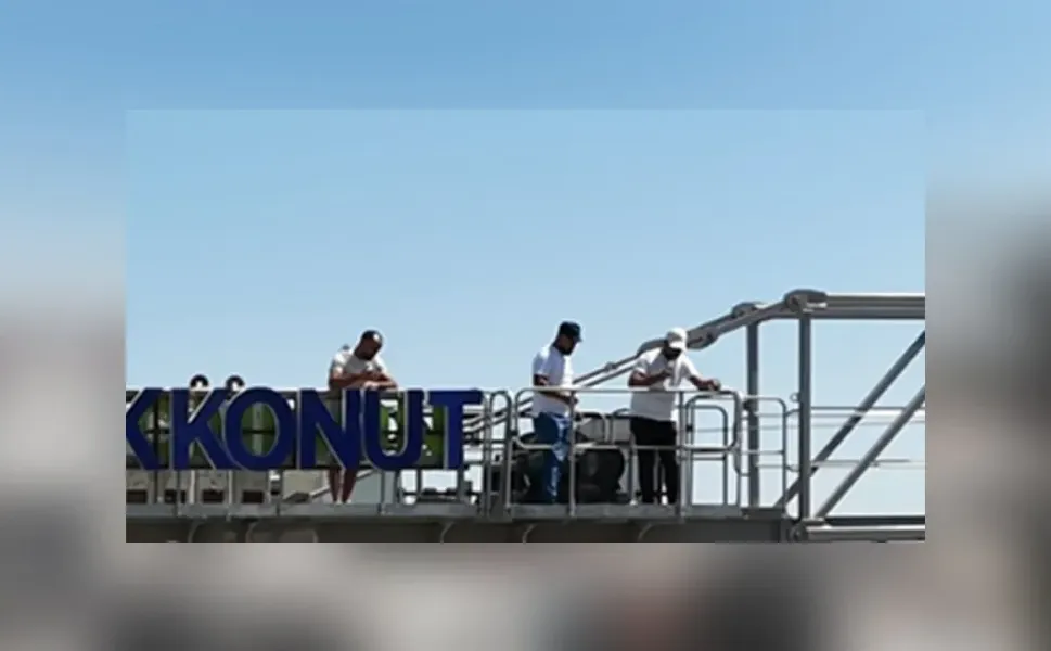 Maaşlarını Alamayan 4 İşçi Kule Vince Çıktı!