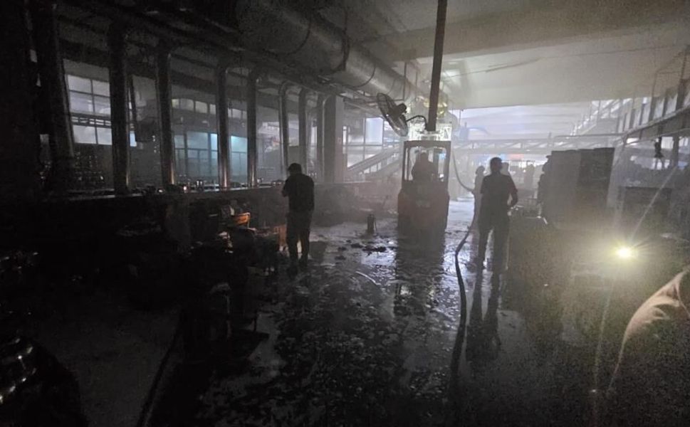 Mutfak Eşyası Üreten Fabrikada Yangın Paniği