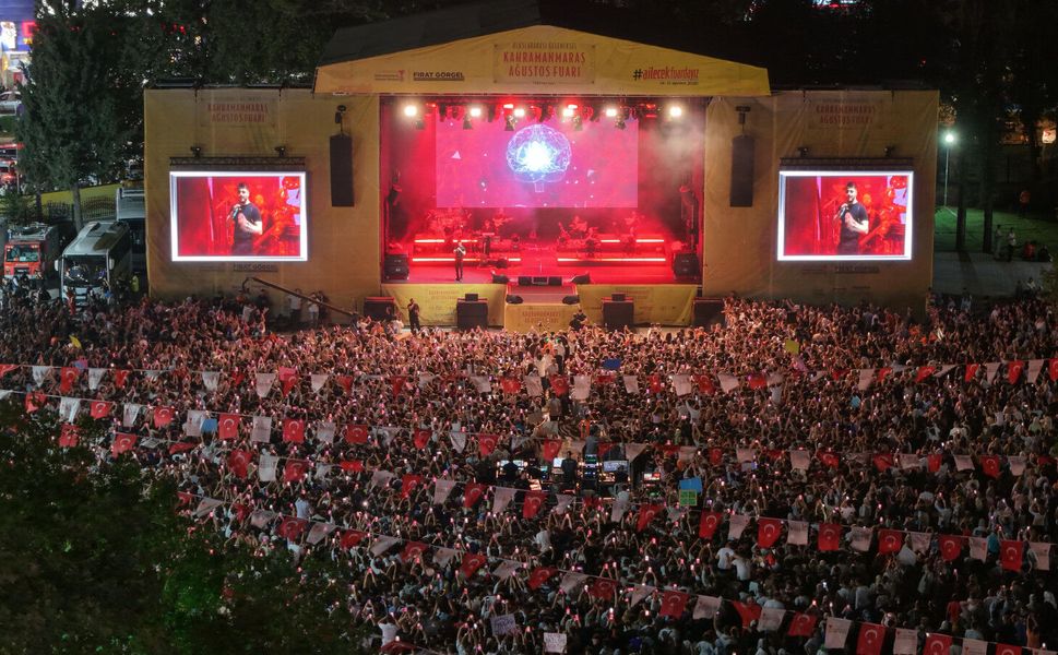 Kahramanmaraş'ta Rekor Gece: Semicenk Konserine 150 Bin Kişi Geldi