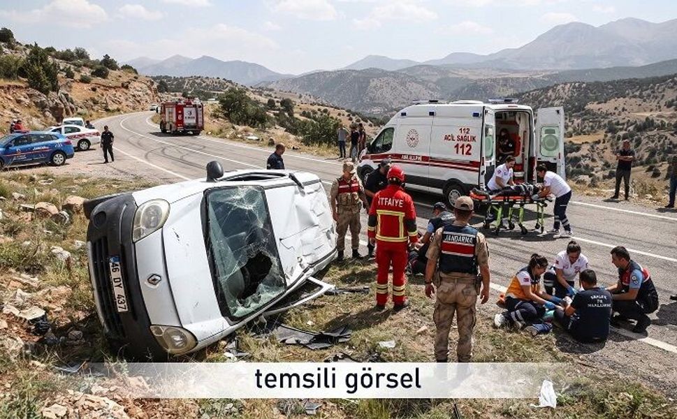 Hafif Ticari Araç Devrildi: 6 Yaralı