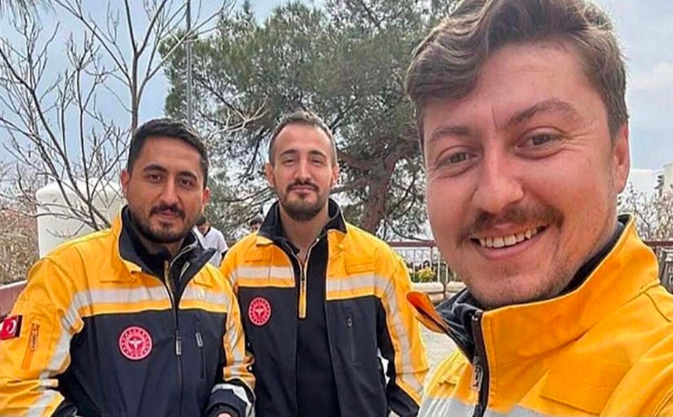 Yaralılara Müdahale Eden Sağlık Ekiplerine Otomobil Çarptı! 3 Ağır Yaralı