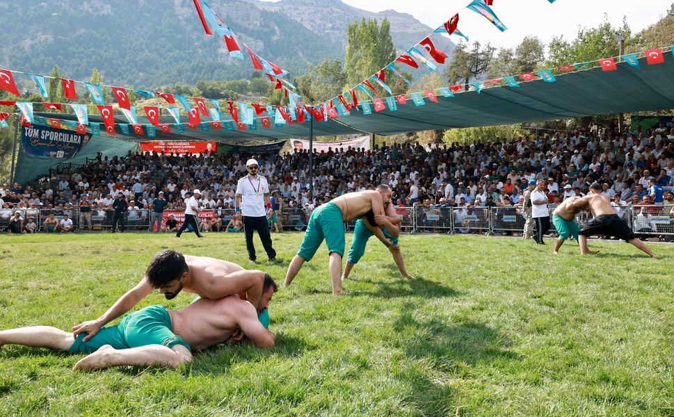 20 Yıl Sonra Kertmen’de Kurulan Er Meydanının Başpehlivanları Belli Oldu