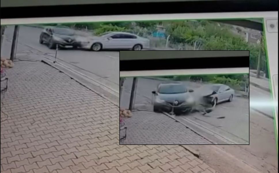 Afşin’de İki Otomobil Çarpıştı! O Anlar Kamerada: 2 Yaralı