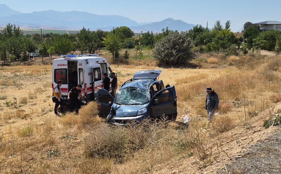 Afşin’de Otomobil Takla Attı: 2 Yaralı