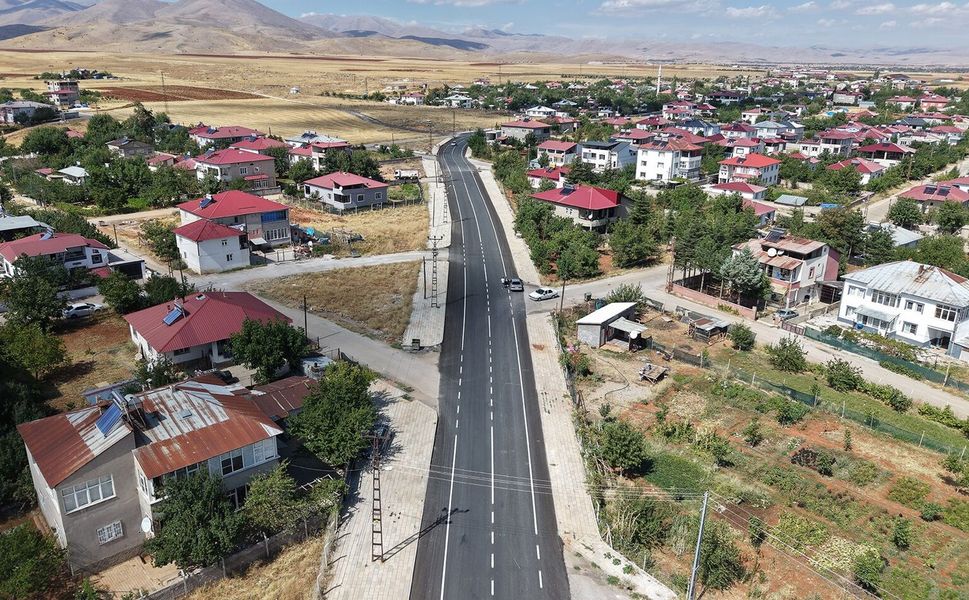 Afşin’in Yolları Büyükşehir’le Güzelleşiyor! Ulaşım Konforu Artıyor