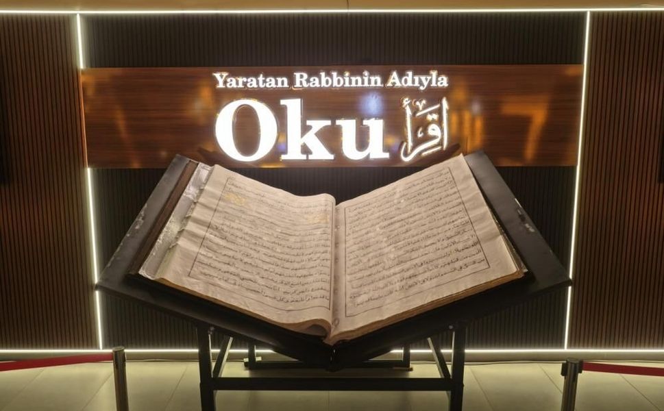 Dünyanın En Büyük İkinci El Yazması Kur'an-I Kerim'i Dikkat Çekiyor