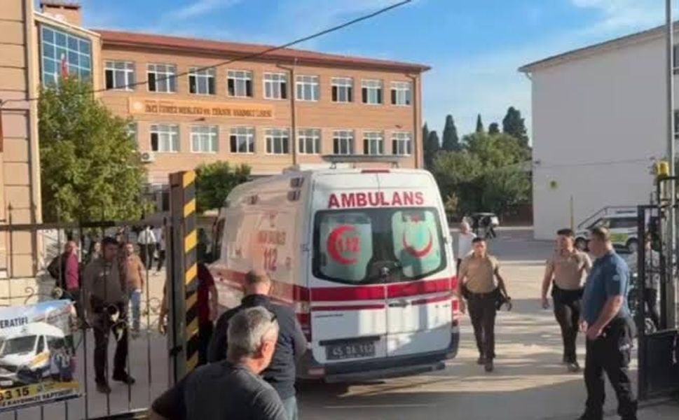 Manisa’da Okul Çevresinde Silahlı Saldırı:  2’si Ağır 11 Kişi Yaralandı