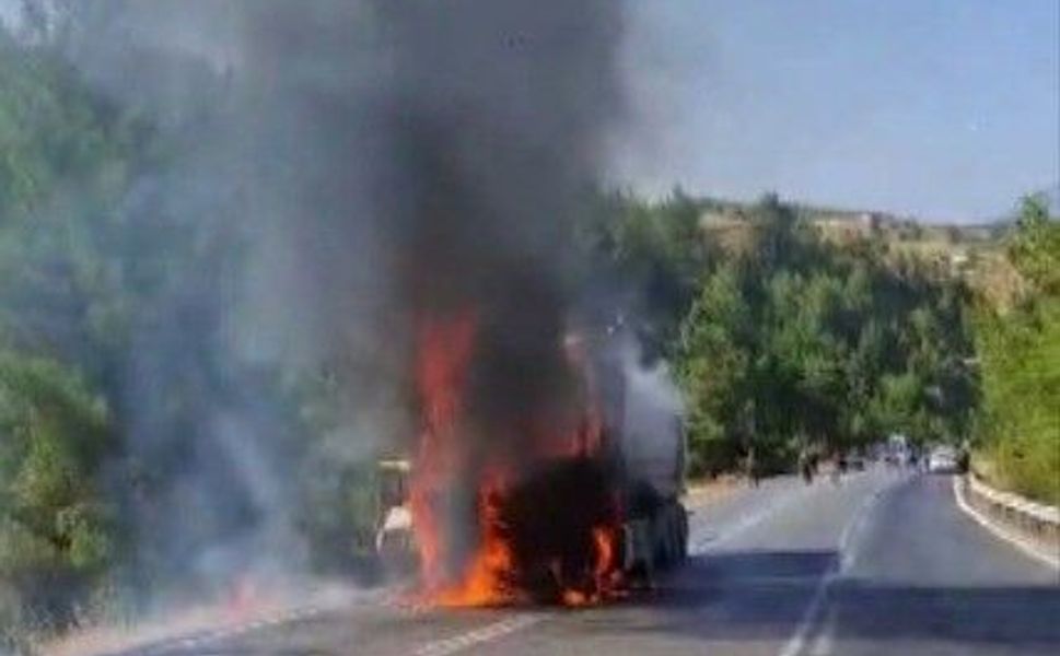 Seyir Halindeki Kamyon Alev Alev Yandı!
